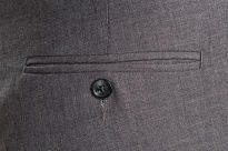 Szare spodnie w kant uszyte z wełny z poliestrem i elastanem. Tkanina o splocie tropik.